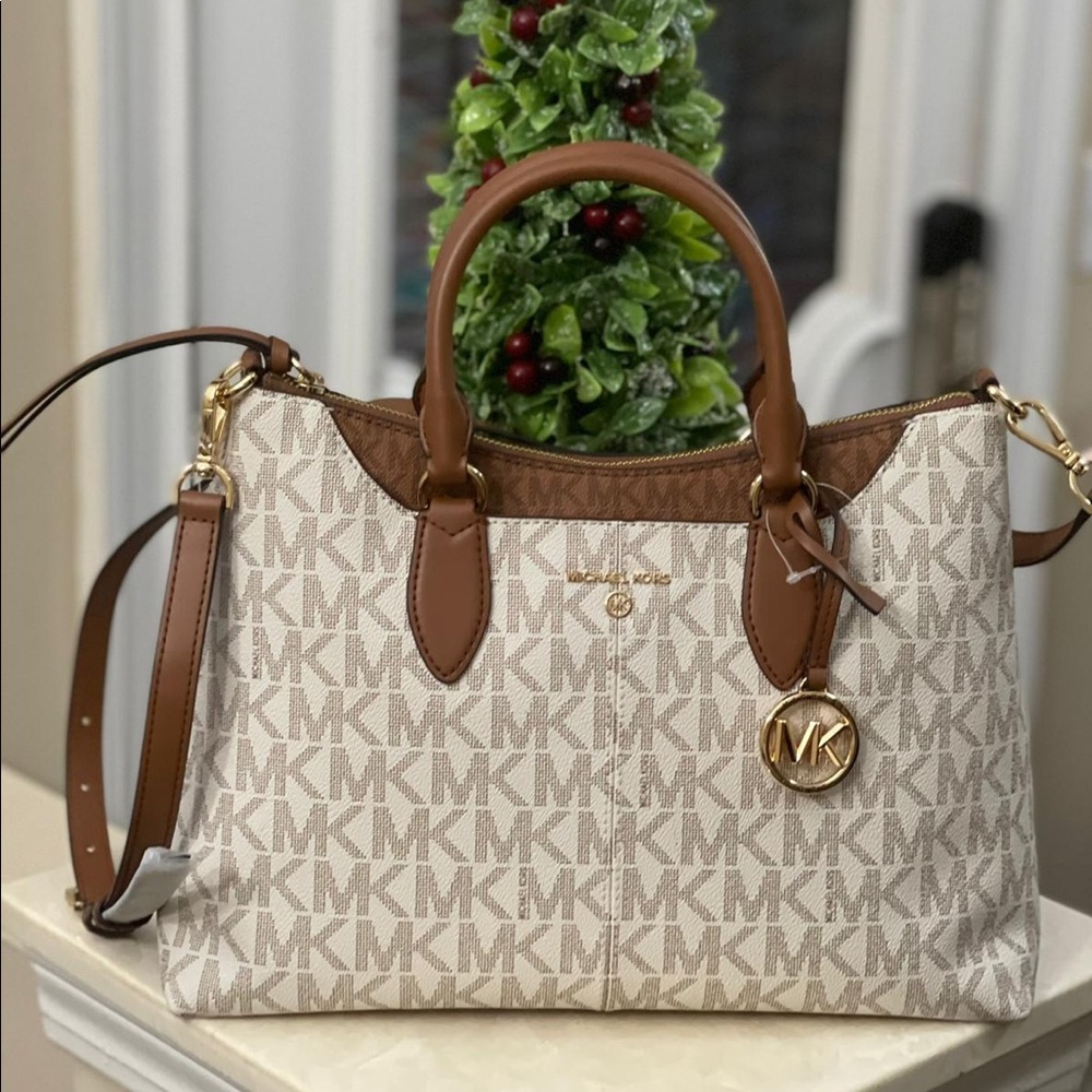 Michael Kors Austen crossbody authentic leather brand new